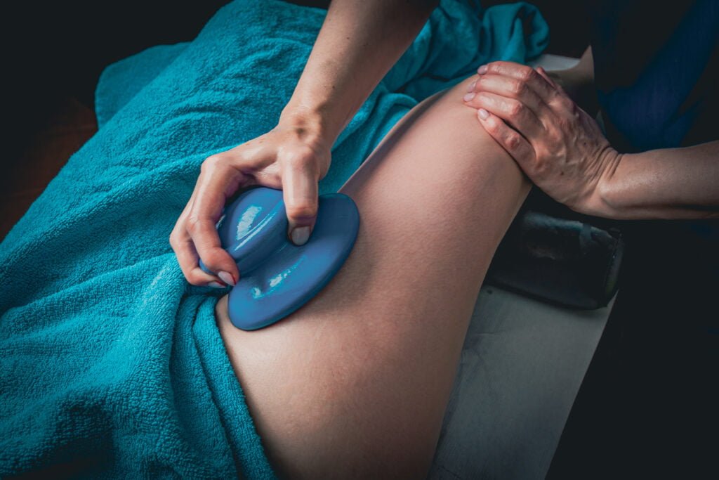 antycellulitowy_masaż_nóg_bańką_chińską